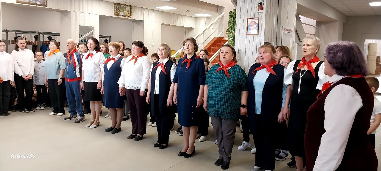 От пионеров советского времени... до &amp;quot;Движения первых&amp;quot;.